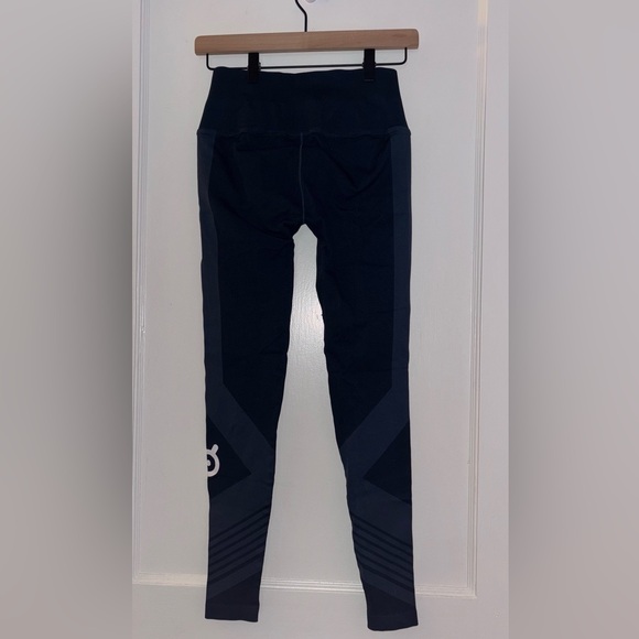 Peloton Leggings Women’s Blue Chevron High Rise Workout Logo Pants - Picture 6 of 10